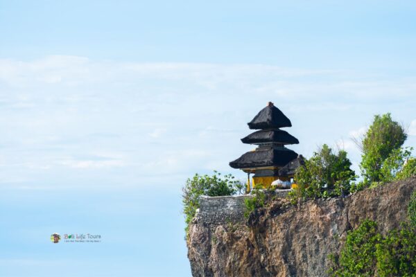 Uluwatu Tour – Where Ocean Thrills and Timeless Traditions Converge