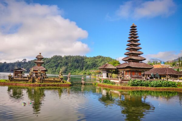 Ulun Danu Tour – Explore Bali’s Sacred Temples and Timeless Landscapes.